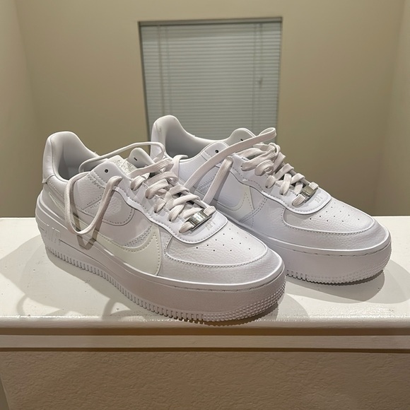 Nike Women’s Air Force 1 AF1 PLT.AF.ORM Sneakers - US Women’s Size 9 - Picture 2 of 10